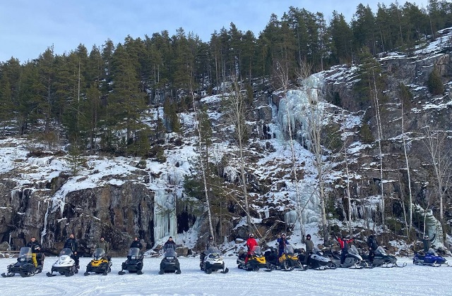 Тур на снегоходах в Карелии